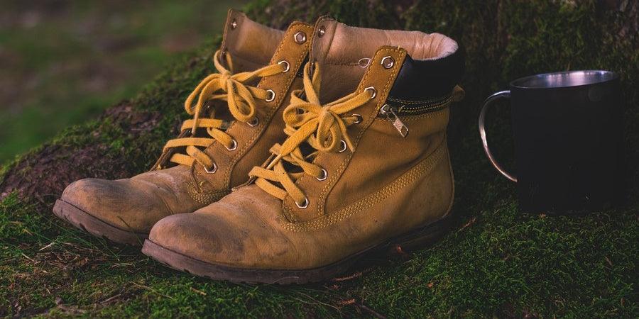 vetvlek uit suede schoen